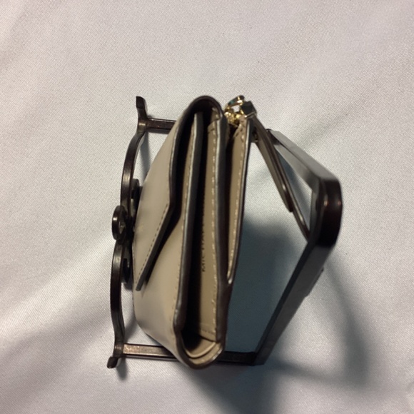 Michael Kors wallet beige gold snaps unisex neutral New CLOSET CLEARANCE PRICE - Picture 3 of 7